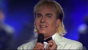 Coqueteó con Jean Paul Olhaberry y cantó con el Profe Artes: Kramer brilló como Cristian Castro en la Teletón