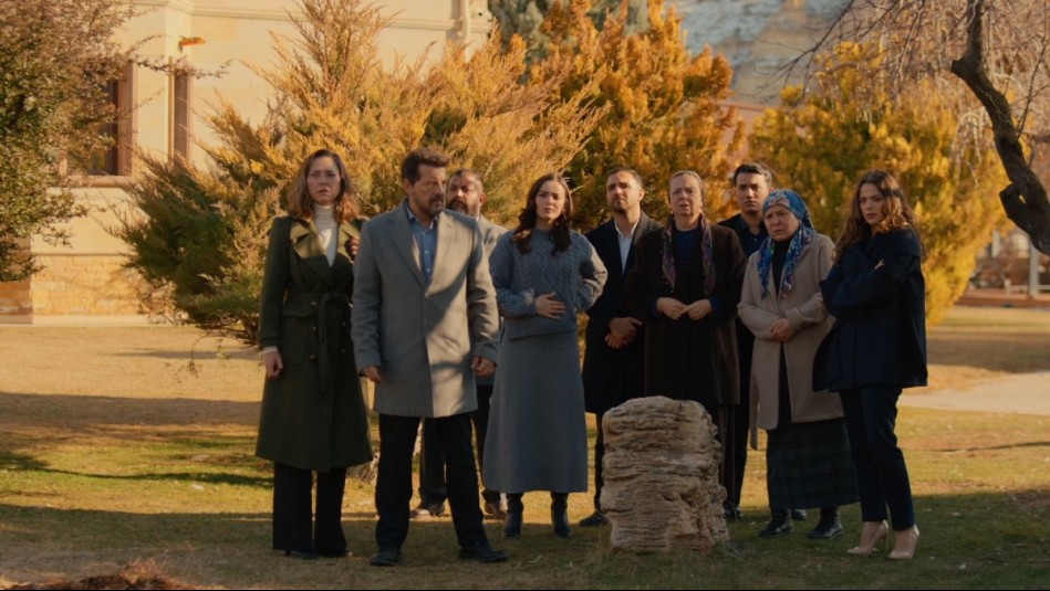 Corazón Negro - Capítulo 94: La policía allana la mansión Yenisehirli