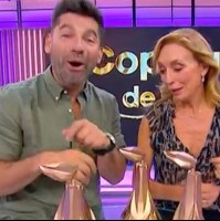 "Me va a matar": Karim Butte vive chascarro en vivo al romper Copihue de Oro de Neme