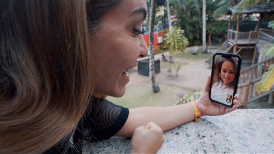 Viajando Ando: Dani Urrizola se emocionó con videollamada a Flaviana Seeling desde Porto Seguro