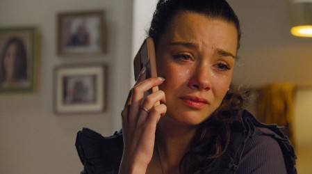 Se apoyó en Karina: Ignacia no puede acostumbrarse a la ausencia de Bernardita en El Jardín de Olivia