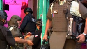 Allanan local clandestino con más de 100 asistentes en Santiago Centro: Hay dos personas detenidas