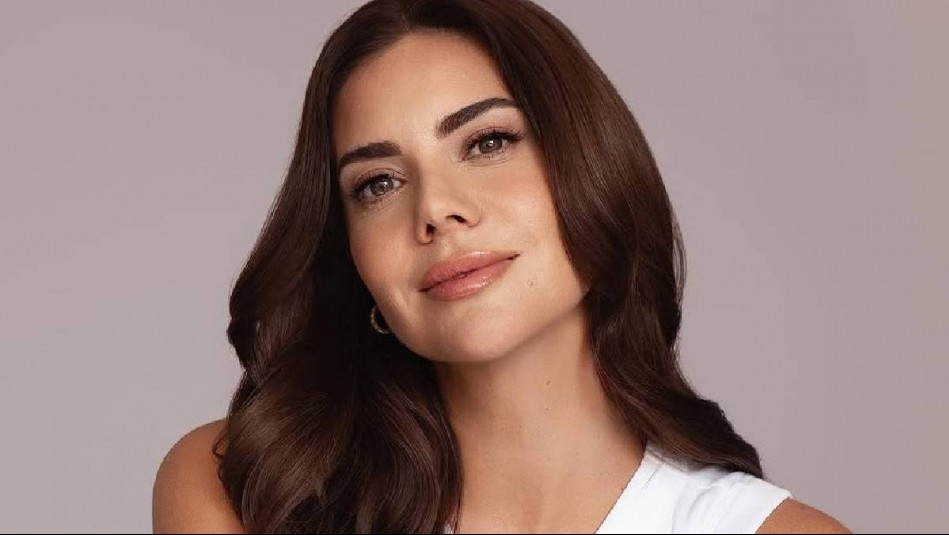 La Navidad se apodera del baño de Cami Stuardo con una curiosa decoración: 'Elf on the shelf'