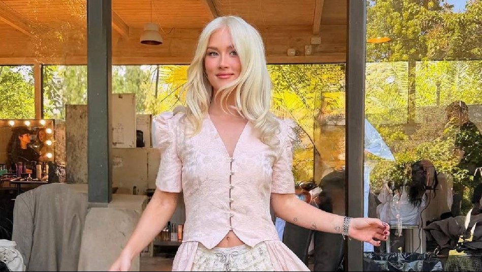 Inspirador y vibrante atuendo rojo de Vesta Lugg para estas fiestas: '¿Alguna vez han estado enamorados?'