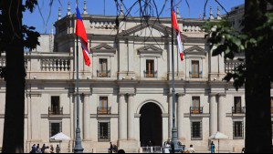 ¿Puede Kast vivir en La Moneda? El obstáculo legal que pone en duda su plan de mudarse a palacio presidencial