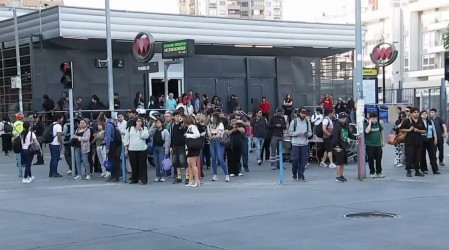 Metro de Santiago restablece servicio de Línea 2 tras falla de tren