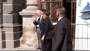 Acompañado por su esposa: Así fue la llegada de José Antonio Kast para asistir a misa en Catedral de Santiago