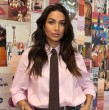 Lisandra Silva compartió en su Instagram un par de videos en los que luce relajada y glamorosa con un conjunto en tono rosa pastel.