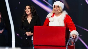 Mathiu se pone en la piel del Viejito Pascuro y lleva particular regalo al jurado en la semifinal de Coliseo