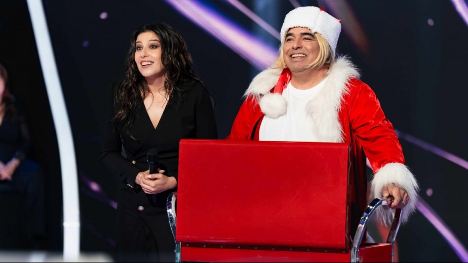 Mathiu se pone en la piel del Viejito Pascuro y lleva particular regalo al jurado en la semifinal de Coliseo