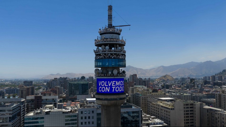 7 mil fuegos artificiales y mil drones iluminarán Santiago: Los detalles del show de Año Nuevo en Torre Entel