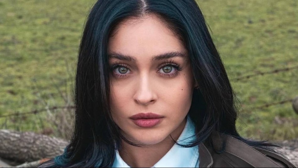 Con un look en capas y una vibra elegante y juvenil: Protagonista de Leyla se suma a esta tendencia de moda