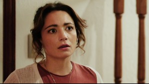 Laura escuchará los manipuladores planes de Carlos sobre su embarazo en el capítulo 86 de Aguas de Oro