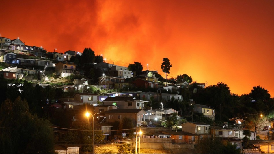 Gobierno confirma 16 personas fallecidas en el Biobío y Ñuble por incendios forestales: Hay 14 focos activos