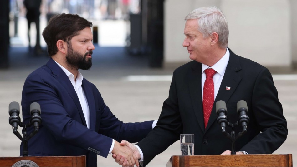 'Decretaremos duelo nacional': Boric y Kast hacen declaración conjunta por devastadores incendios forestales