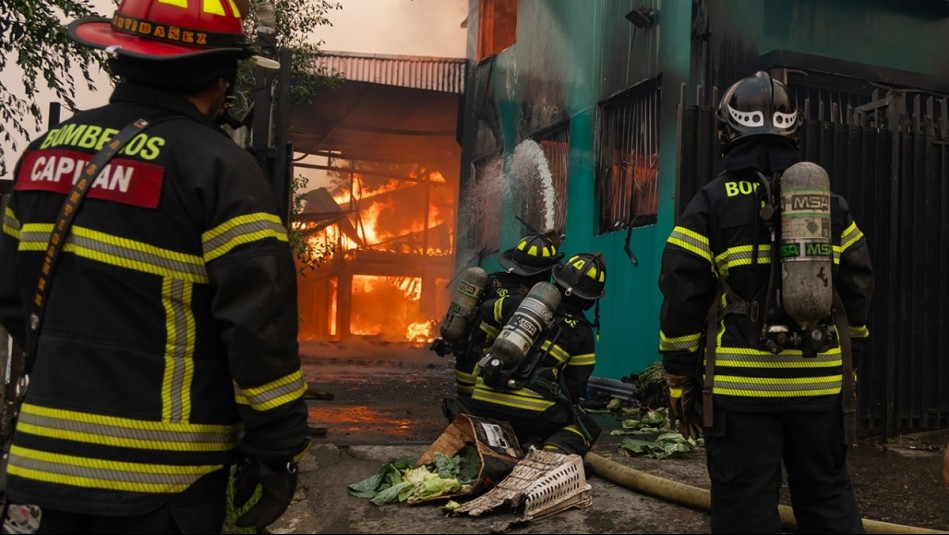 Denuncian disparos contra Bomberos en Concepción en medio de combate a incendios forestales
