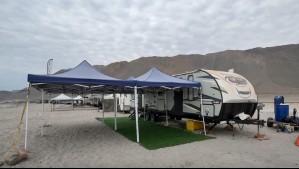 Casas rodantes se toman popular playa de Iquique: Veraneantes acusan negocio ilegal
