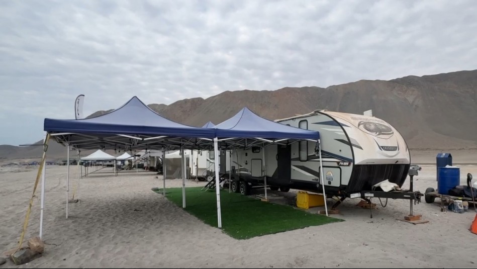 Casas rodantes se toman popular playa de Iquique: Veraneantes acusan negocio ilegal