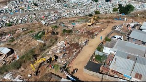 Con maquinaria pesada: Retoman trabajos de desalojo y demolición en megatoma de San Antonio