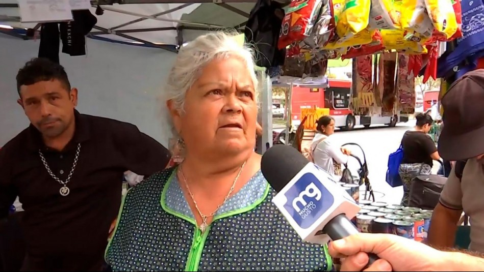'¿De qué van a vivir?': Comerciante establecida se cuadra con ambulantes tras desalojo en Barrio Meiggs