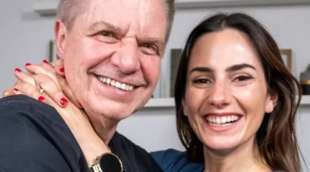 Rosario Bravo se llena de elogios con un vibrante traje de baño en sus vacaciones: Así la halagó su esposo