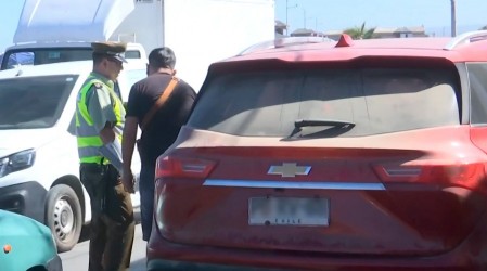 Conductor manejaba sin licencia ni documentos del auto al día: Acusó problema médico de su hijo