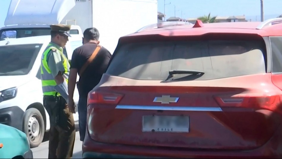 Conductor manejaba sin licencia ni documentos del auto al día: Acusó problema médico de su hijo