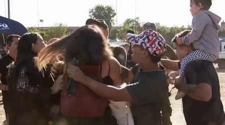 Tenso desalojo en toma Santa Marta de Maipú: Pobladores encararon e intentaron golpear al alcalde Vodanovic