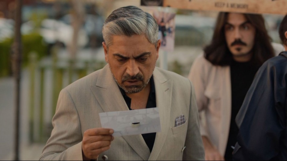 Corazón Negro - Capítulo 144: Bünyamin descubre el otro romance de Canan