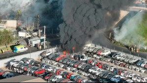 Fuerte explosión y posterior incendio deja personas heridas y vehículos quemados en Renca