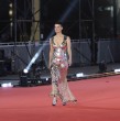 La animadora de la Gala de Viña 2026, Tonka Tomicic, reveló detalles sobre el vestido que lucirá esta noche en la alfombra roja más esperada del verano. Será una prenda reutilizada.