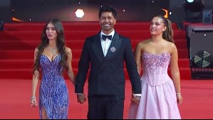 Junto a dos de sus hijas: Así fue el elegante paso de Luis Jiménez en la Gala de Viña 2026