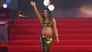 Luciendo su embarazo: Así fue el espectacular vestido de Tita Ureta en la Gala de Viña 2026