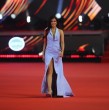 Una de las celebridades que llegó con una propuesta distinta, a la alfombra roja de la gran Noche Cero, fue la chica reality y bailarina Constanza Capelli. Un Vestido sencillo de color celeste generó opiniones divididas.