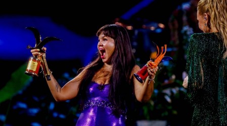 Prendieron a toda la Quinta: Bomba Estéreo cantó sus mayores éxitos y recibe la Gaviota de Plata y Oro en Viña