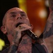 Ke Personajes sorprendió al público de Viña 2026 con un emotivo cover en español de My Immortal, clásico de Evanescence. Emanuel Noir interpretó la balada con una intensidad que cautivó a la Quinta Vergara.