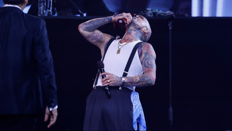 Elegancia, tabaco y gloria: Así celebró Emanuel Noir su triunfo en la cuarta noche del Festival de Viña 2026