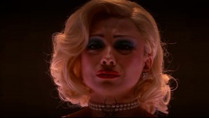 Mon Laferte rompió en llanto por la emoción durante su presentación en el Festival de Viña 2026