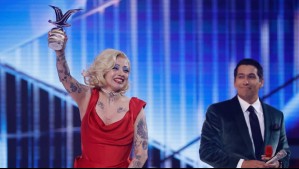 Con una Quinta Vergara emocionada: Mon Laferte recibe la ansiada Gaviota de Platino en Viña 2026