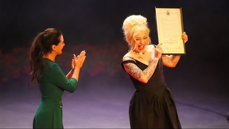 Mon Laferte es nombrada Hija Ilustre de Viña del Mar tras exitoso paso por la Quinta Vergara