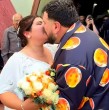 El participante de El Internado contrajo matrimonio por la Iglesia con un extravagante traje.