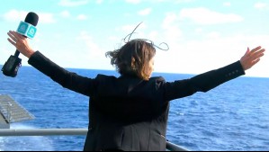 ¿Rose? Constanza Santa María sorprende al recrear icónica escena de Titanic desde altamar