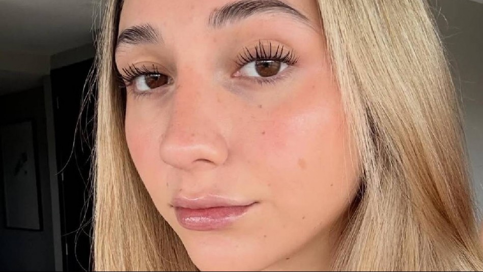 La Carlita cautiva a sus fans con un bikini verde oliva en la piscina: 'La mejor operación que he visto'