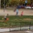 Revisa acá el video que muestra el momento exacto en el que un vecino lanza un petardo contra niños en Maipú.