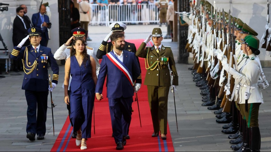 Así fueron los últimos honores de la Guardia del Palacio de La Moneda al Presidente Gabriel Boric