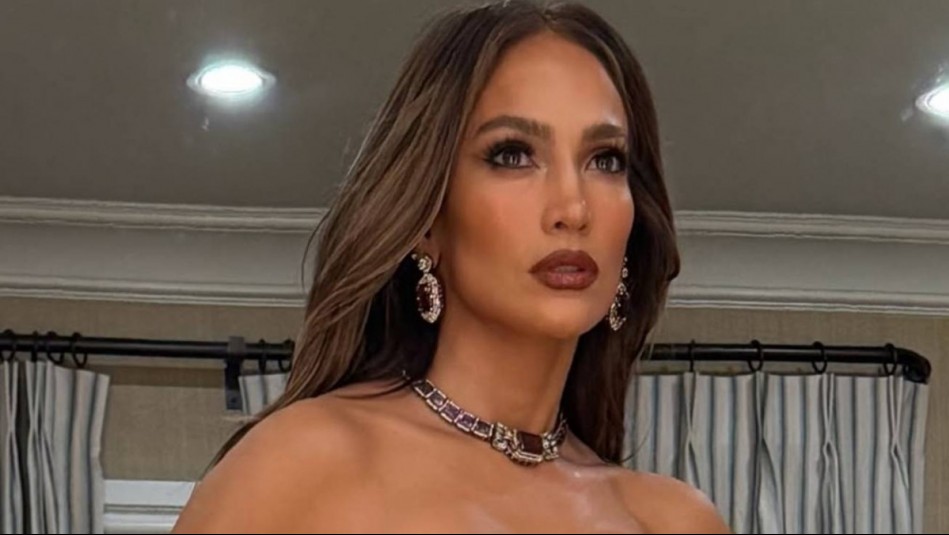 'Me salva': Este es el truco de Jennifer Lopez para verse como 'recién maquillada' todo el día