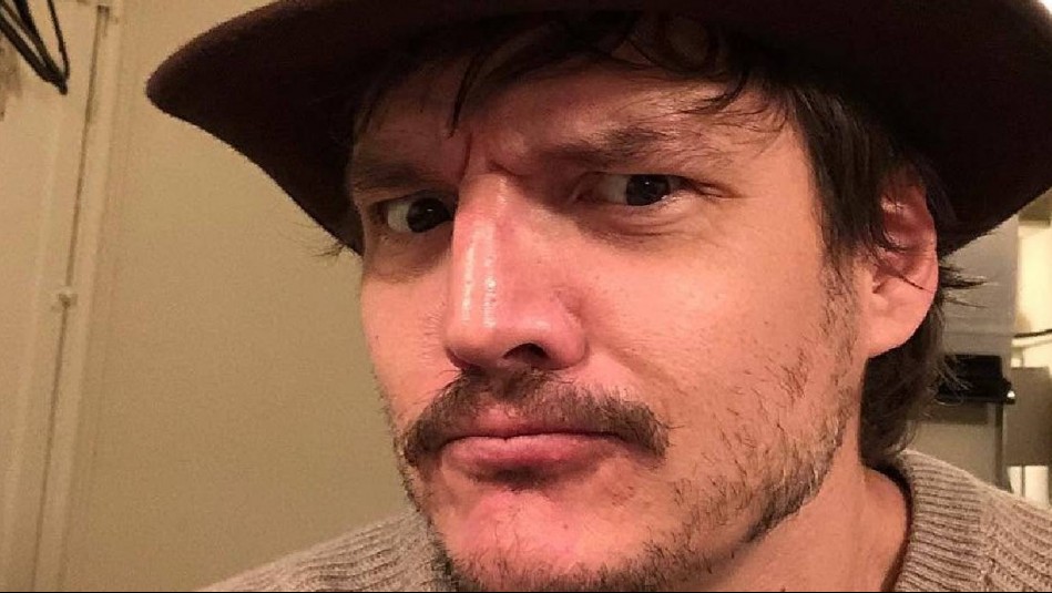 Sin bigote y con un outfit de lujo: El renovado look de Pedro Pascal en los Premios Oscar
