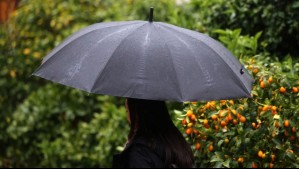 Sistema frontal avanza hacia la zona central: Lluvia podría alcanzar la Región Metropolitana este lunes