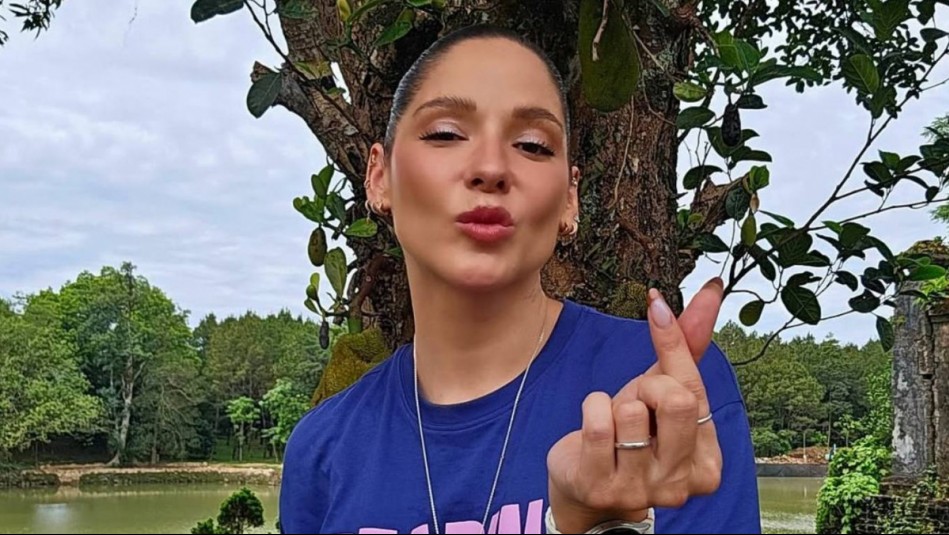 Con vestido lencero y botas vaqueras: Kel Calderón y su look más boho-chic en el concierto de Chappell Roan