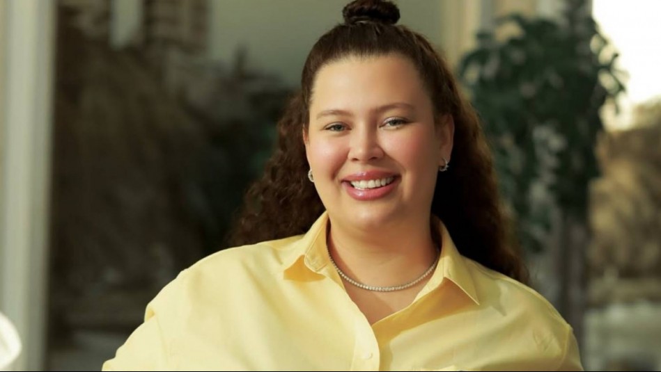 Vaporoso y asimétrico: Los detalles del romántico vestido de Michelle Carvalho en un matrimonio de día